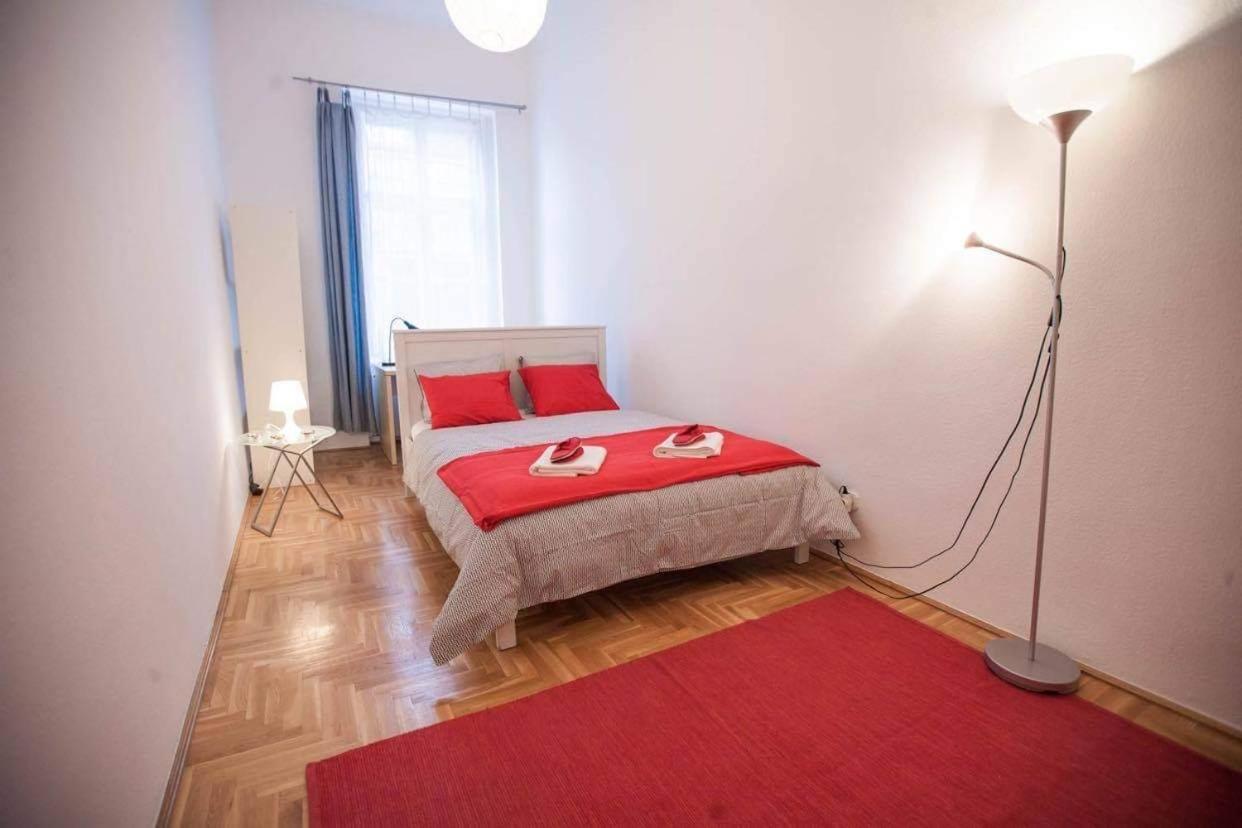 City Center Apartment *